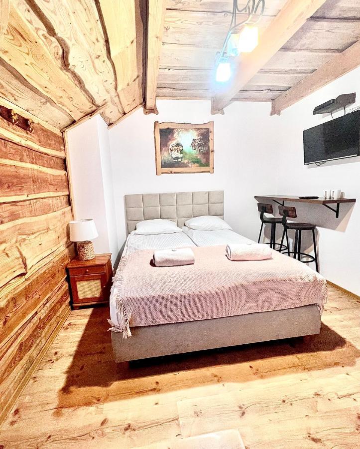 Troll Bed & Breakfast ชิสนา ภายนอก รูปภาพ
